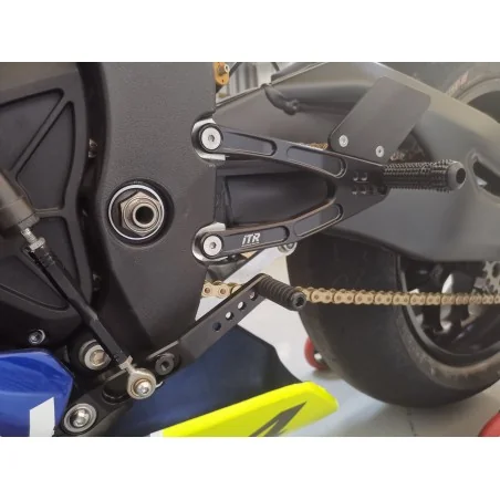 MEHRFACH EINSTELLBARE FUSSRASTEN YAMAHA R1 2015-22 - SCHWARZ
