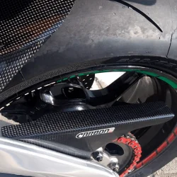 Protector Cadena Carbono CARBON 2 RACE APRILIA TUONO V4 1000 / 1100 RR 2011-2019 2