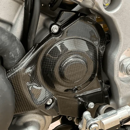 CARBON 2 RACE Tapa piñón Carbono APRILIA TUONO V4 1000 / 1100RR 2011-2021