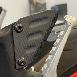 Taloneras copiloto fibra CARBON 2 RACE  APRILIA RSV4 2009-2023 RR / RF