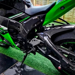 CARBON 2 RACE Protectores Basculante Carbono Kawasaki ZX10R 2016-2022 2