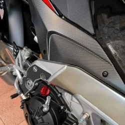 Paneles laterales del depósito de fibra de carbono APRILIA Tuono V4 2021-2023 2